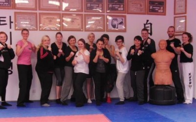 Erfolgreicher Frauen-Selbstverteidigungskurs