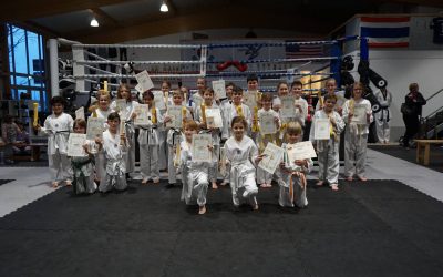 Taekwondo – und Kickbox – Prüfung erfolgreich bestanden